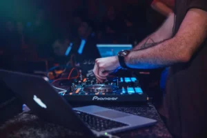 Segundo produtor musical Mystical, é necessário moldar a carreira de uma forma tranquila e leve | Foto: Reprodução