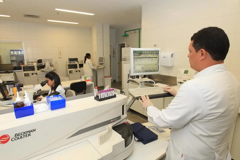 Aumento simultâneo nos casos de dengue, influenza e Covid-19 impulsionou a procura por serviços de saúde | Foto: Mateus Pereira/Governo da Bahia