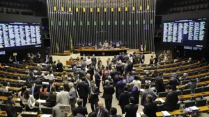 |Nove dos 17 deputados goianos forma contra a reforma tributária; saiba quais