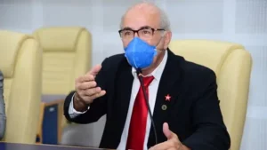 Insatisfeito com a condução da matéria na Casa, o vereador tentou usar de sua prerrogativa legal para postergar a votação | Foto: Reprodução