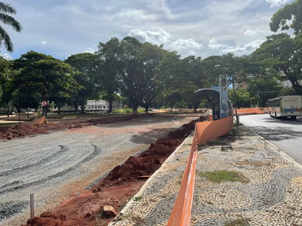 Chuvas ameaçam o que já foi feito no canteiro de obras e podem prejudicar ainda mais o cronograma | Foto: Reprodução