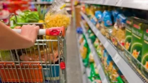 O aumento no índice tem colocado a população de baixa renda em risco, além de afetar pequenos negócios e ações sociais. | Foto: Reprodução/Internet