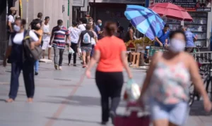 Assim como no Brasil, a ômicron já é dominante em diferentes países. Nos Estado Unidos, a variante corresponde a 80% dos casos rastreados | Foto: Reprodução