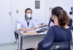 A taxa de positividades dos casos saltou de 6%, na semana do Natal, para 15% na semana do Réveillon | Foto: Eliando Figueira RIC/PMI