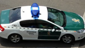 A Guarda Civil espanhola afirmou que as duas crianças, de 12 e 14 anos, não frequentavam a escola desde novembro, quando foram raptados pela mãe. | Foto: Reprodução