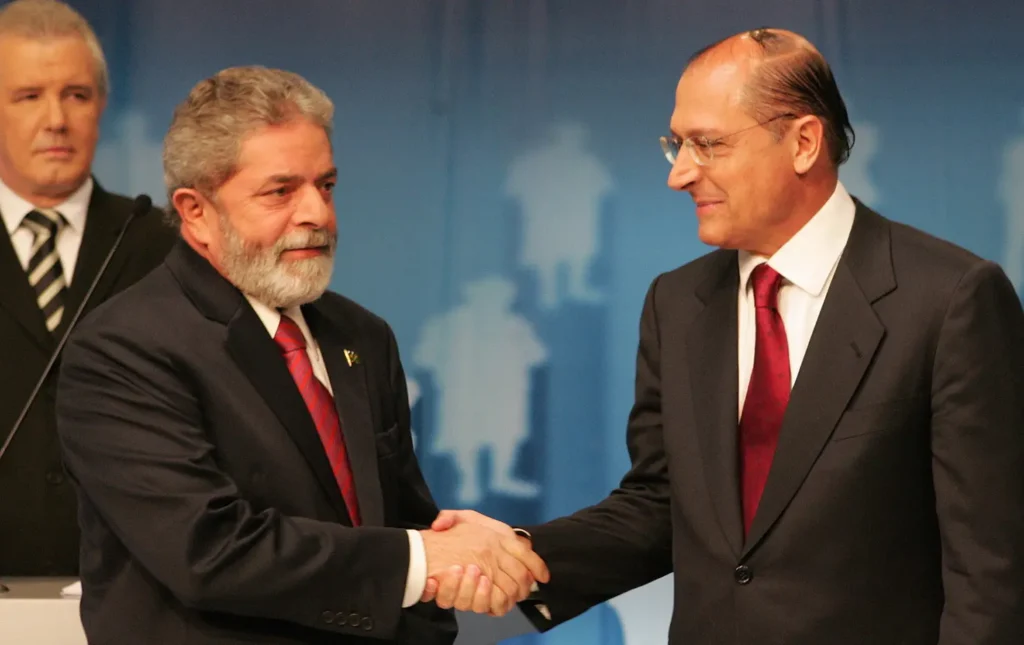 253 - São Paulo, 23/10/2006, Eleições 2006 / Debate entre Lula e Alckmin  -  Debate na Rede Record entre os candidatos à Presidência da República  Luiz Inácio Lula da Silva e Geraldo Alckmin. Foto :  Ailton de Freitas / Agência  O Globo