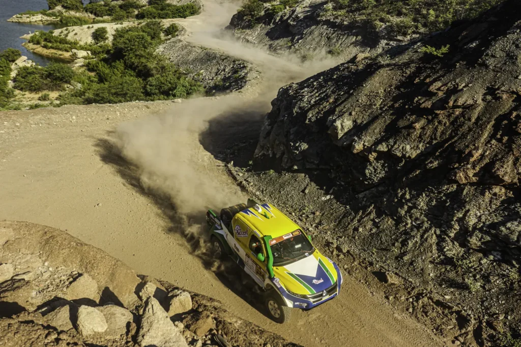 Dupla da Accert Competições finalizaram as especiais de 242 quilômetros do dia, entre Tunuyan e Alvear, e somam 18h48min09seg | Foto: Sanderson Pereira