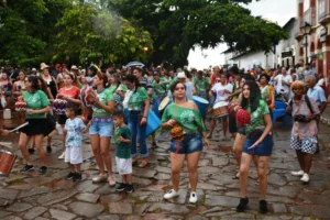 Muitos municípios proibiram as festas de rua no carnaval, entretanto autorizaram a realização de eventos carnavalescos privados | Foto: Reprodução