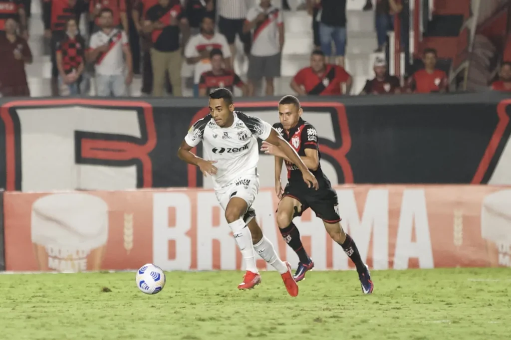O atacante Airton, que pertencia ao Cruzeiro, jogou o último Brasileirão emprestado ao Ceará | Foto: Ceará SC