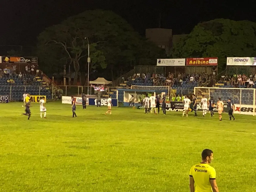 No Valdeir José de Oliveira, o Goianésia não tomou conhecimento da Jataiense e goleou o adversário por 4 a 1 | Foto: Breno Modesto