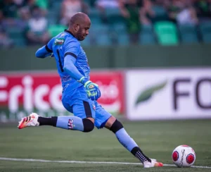 Ao lado de Jennerson, do Grêmio Anápolis, Jeferson é o goleiro menos vazado do Campeonato Goiano | Foto: Heber Gomes