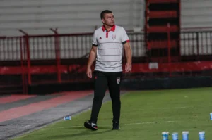 Para o treinador Umberto Louzer, o Dragão ainda pode render muito mais do que rendeu contra o Iporá | Foto: Bruno Corsino/Atlético-GO