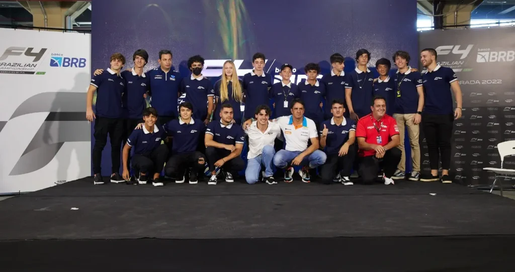 A mais nova categoria do esporte a motor nacional definiu, por meio de sorteio, os competidores que comporão as quatro equipes de 2022 | Foto: Duda Bairros/Vicar