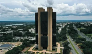 Efeito colateral da medida é que, tornando acesso ao crédito mais caro, há redução da atividade econômica em todos os setores | Foto: Reprodução