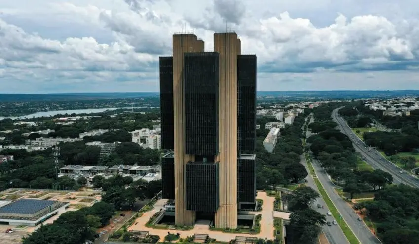 Efeito colateral da medida é que, tornando acesso ao crédito mais caro, há redução da atividade econômica em todos os setores | Foto: Reprodução