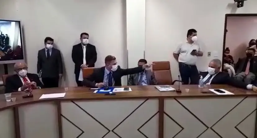 Pedro Azulão Jr e Clécio Alves elevaram o tom ao discutirem troca do nome da Av. Castelo Branco por Av. Iris Rezende