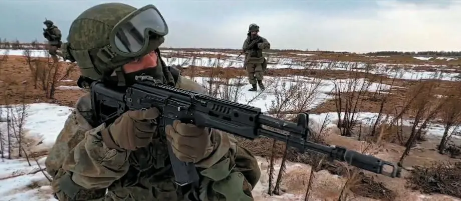 Soldados russos durante treinamento militar em Belarus. Decisão de Putin e Lukashenko vai contra promessa que Moscou havia feito | Foto: Reprodução
