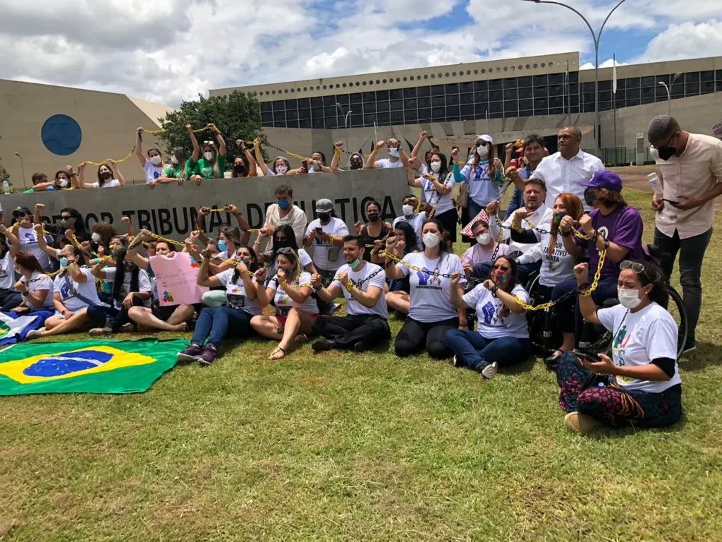 Tema tem causado apreensão em grupos de pacientes, sobretudo os que incluem mães e pais com filhos portadores de doenças raras | Foto: reprodução