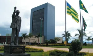 O dinheiro referente ao mês de janeiro também já foi transferido para o município, mas não há, sequer, qualquer indicativo de pagamento