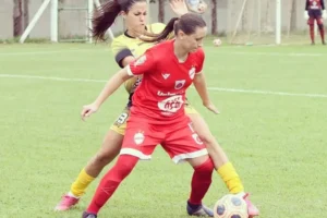 Meia estava presente no título do Vila Nova no Campeonato Goiano Feminino no final de 2021 | foto: Arquivo pessoal