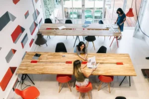 Residenciais estão se adaptando ao modelo e passam a oferecer mais espaços de compartilhamento para os moradores, além dos tradicionais academia e salão de festas | Foto: Reprodução