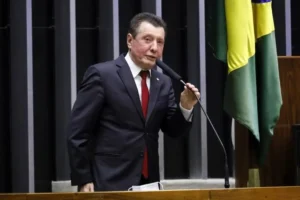 De autoria do deputado José Nelton, proposta tem como princípios a gratuidade do ensino, igualdade e garantia de qualidade | Foto: Maryanna Oliveira/Câmara dos Deputados