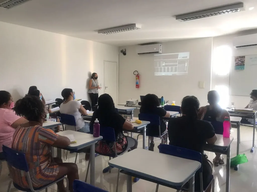 Entre modalidades disponíveis estão: cerimonial de eventos, auxiliar de contabilidade, alongamento de unhas e maquiagem profissional | Foto: Reprodução/Internet