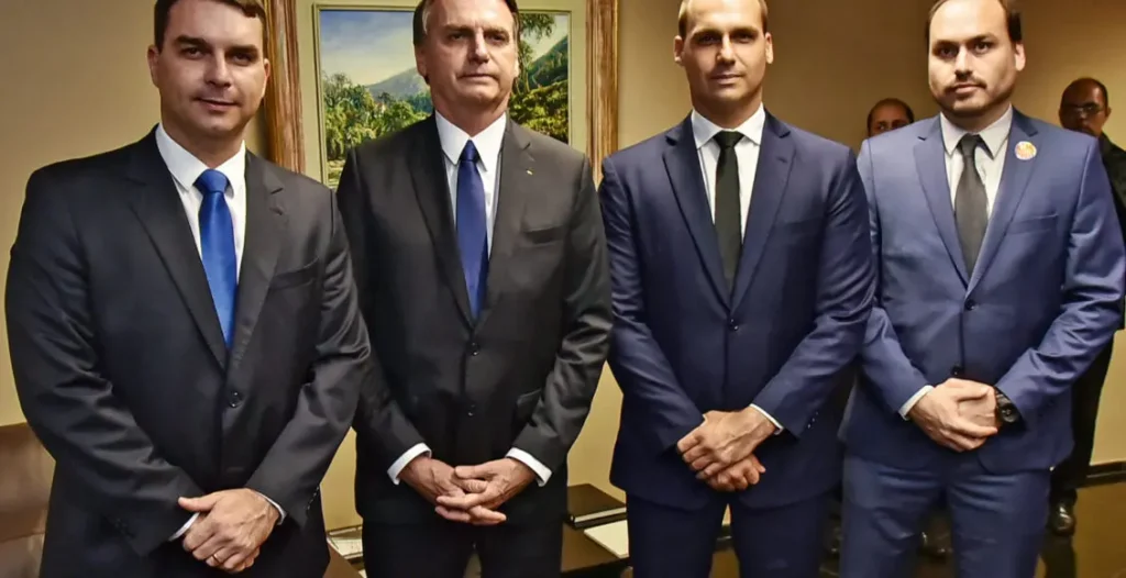 Dos quatro filhos, Eduardo Bolsonaro foi o que mais esteve presente, participando de 10 viagens | Foto: Roberto Jayme/Ascom/TSE