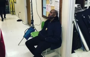 Com semblante abatido, Tyrese implorou por orações a seus seguidores | Foto: Reprodução/Redes Sociais