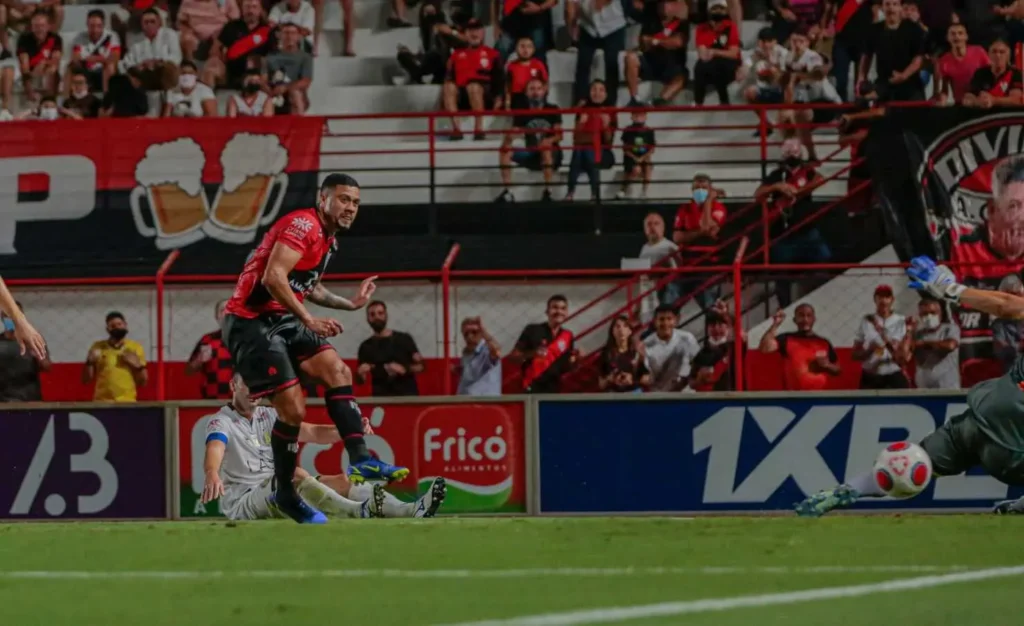 Wellington Rato foi o autor do primeiro gol na vitória por 2 a 0 sobre a Cidinha | foto: Bruno Corsini / ACG