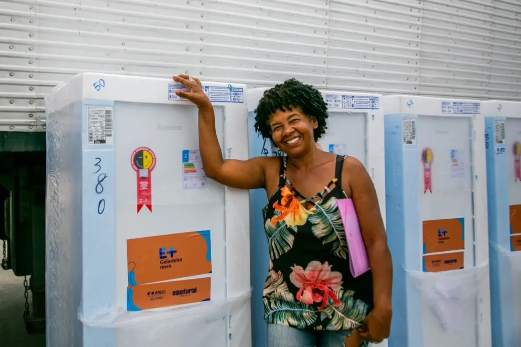 Empresa oferece diversos serviços para a população como troca de lâmpadas, cadastro para o sorteio de troca de geladeiras e negociação de dívidas, além de grande força-tarefa na manutenção da rede elétrica. | Foto: Divulgação