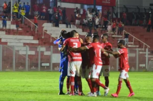 No Estádio Onésio Brasileiro Alvarenga, o Colorado bateu a equipe mato-grossense, nos pênaltis, por 4 a 3 | Foto: Afonso Cardoso