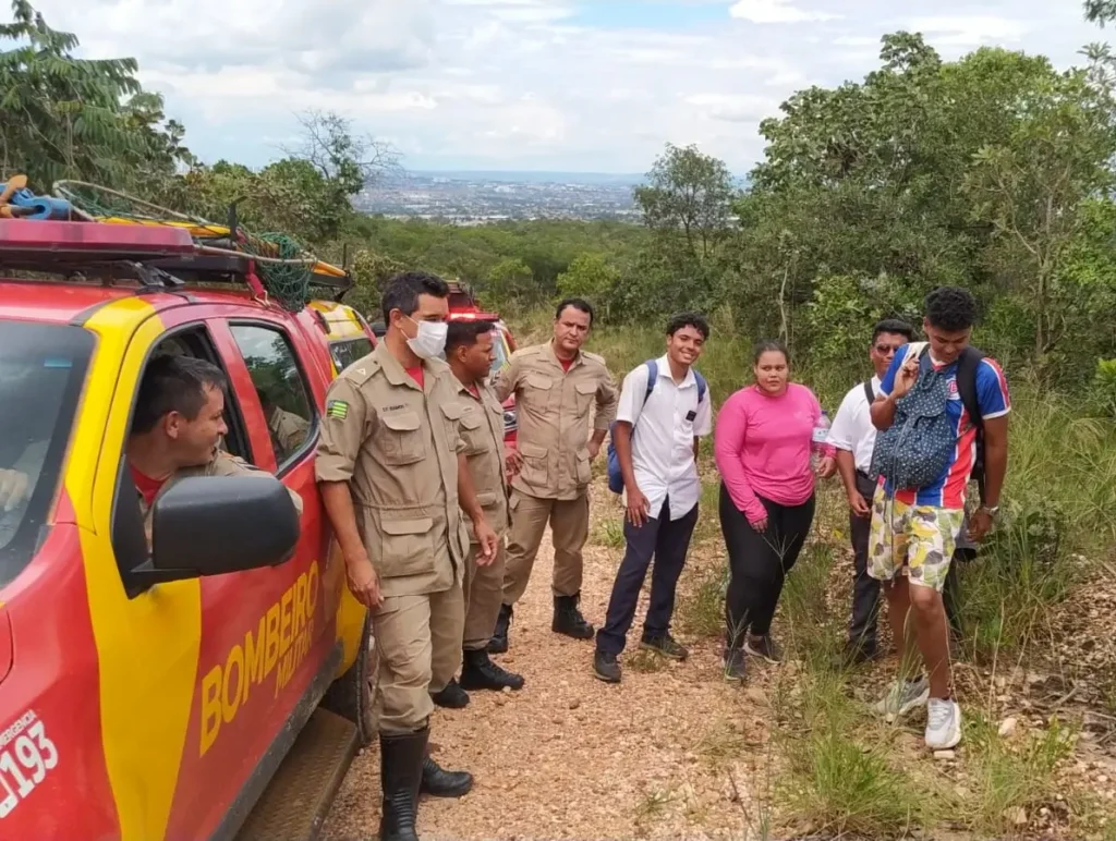 Por meio do celular de uma das vítimas, a equipe conseguiu chegar até o grupo perdido na mata | Foto: CBMGO