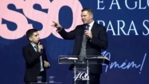 As falas foram proferidas pelo pastor norte-americano David Eldridge, em meio ao congresso de jovens das Assembleias de Deus em Brasília (UMADEB) | Foto: Reprodução/Youtube
