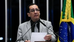 Kajuru quer impedir atuação ministro no caso das joias para Bolsonaro