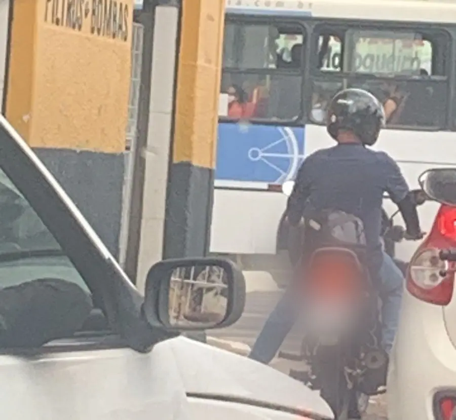A polícia encontrou 100 porções de cocaína prontas e embaladas para entrega na casa do motocilista | Foto: PCGO