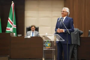 Em demonstração de diálogo permanente entre Poderes, governador prestigiou a posse de três magistrados do Tribunal de Justiça de Goiás, em Goiânia. | Foto: Secom