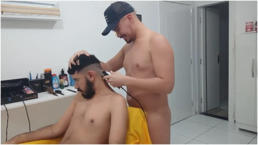 Conheça a barbearia em que clientes e funcionários ficam completamente nus | Foto: Rodney Araujo/ Arquivo pessoal