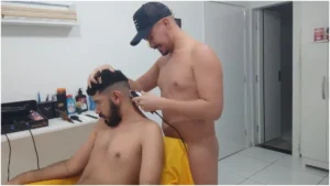 Conheça a barbearia em que clientes e funcionários ficam completamente nus | Foto: Rodney Araujo/ Arquivo pessoal