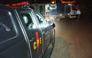 Marido é preso após contar em bar que matou e enterrou mulher no quintal de casa, diz polícia