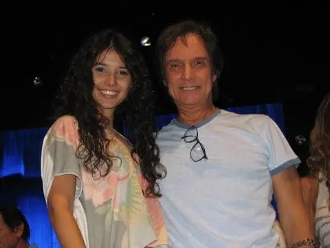 A sertaneja comentou alguns boatos relacionados a um romance entre ela e Roberto Carlos no passado | Foto: Reprodução