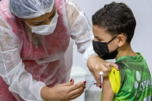 São duas unidades de saúde para vacinação, que funcionam das 08h às 17h e quatro pontos para testagem ampliada. | Foto: Reprodução