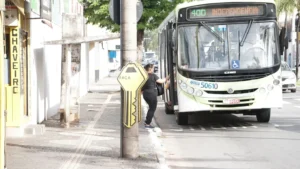 A associação alega que essa medida implica no aumento da tarifa do transporte coletivo | Foto: O Hoje/ Raphael Bezerra