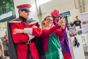 Kine-Chan é influencer digital e cosplayer, e dedica sua vida a viver como os personagens | Foto: Divulgação