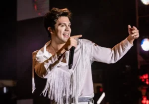 Horas antes de completar 32 anos, o cantor deu início ao show com uma sequência de músicas | Foto: Divulgação
