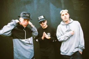 Grupo apresenta novo trabalho apostando em videoclipe com elementos de dança e grafite | Foto: Divulgação