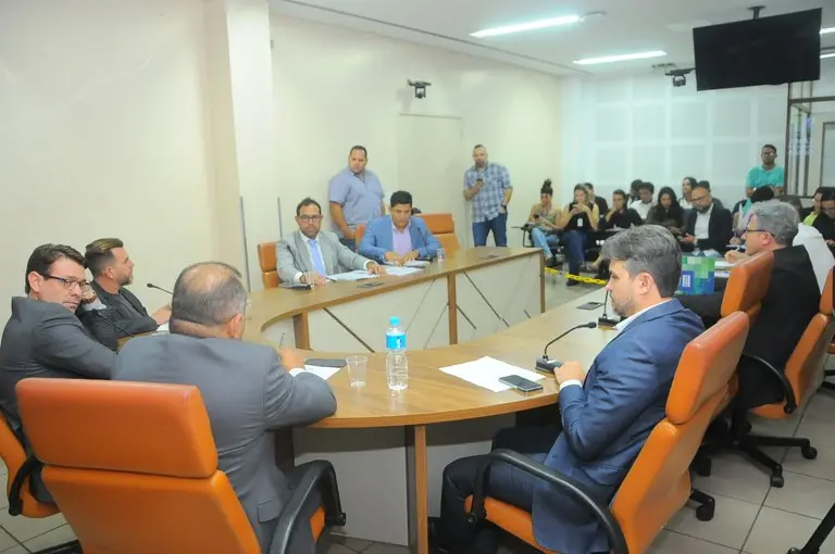 Membros da CEI aprovaram novos requerimentos para investigar supostas irregularidades da companhia de limpeza de Goiânia | Foto: Câmara dos Vereadores