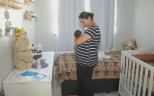 Bebê conquista direito a registro civil após nascer em casa em Trindade