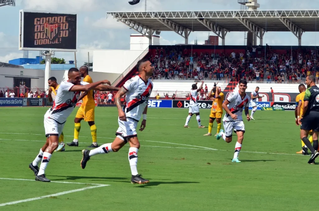 No Estádio Antônio Accioly, o Atlético Goianiense goleou o Iporá por 7 a 1 | Foto: Afonso Cardoso