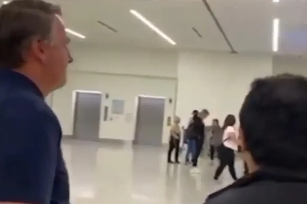 Bolsonaro chega ao Brasil e vai direto para sede do PL